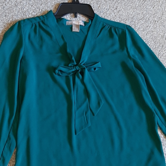 Love2 Green Long Sleeves Top - Picture 2 of 10